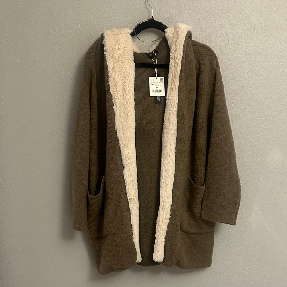 NWT: Zara - Cozy Brown Sweater with Cream Accents